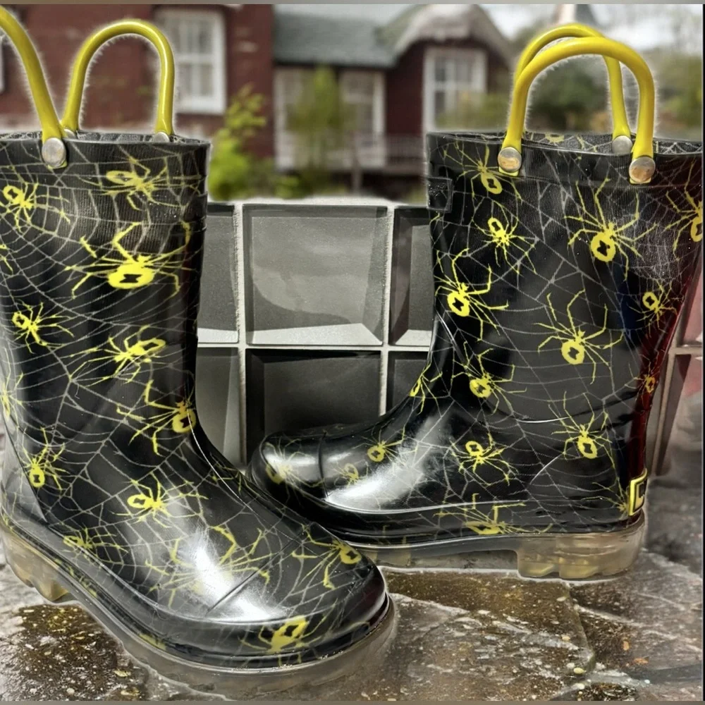 Western Chief Kids Rain Snow Light up Boots Waterproof Winter Spring Rubber, 10